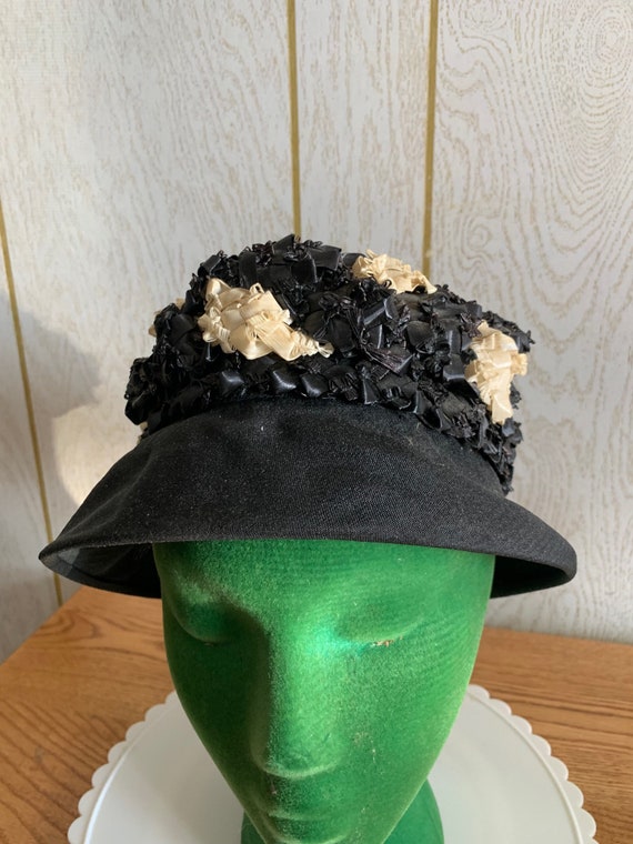1950s Black & White Ribbon Bucket Hat - Brimmed Vintage Hat  display picture 3