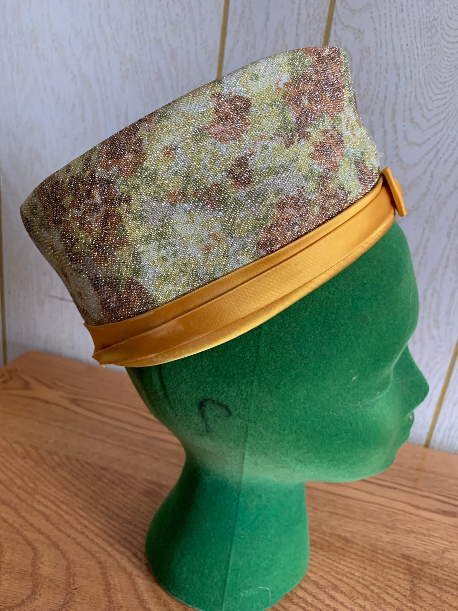 Vintage 1960s Brocade Toque Hat: Metallic Floral Pillbox  display picture 3