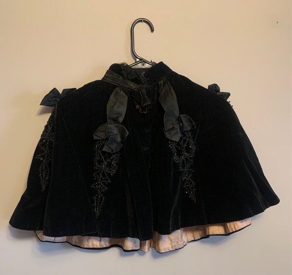 SALE Vintage Victorian Velvet and Beaded Cape - image 4