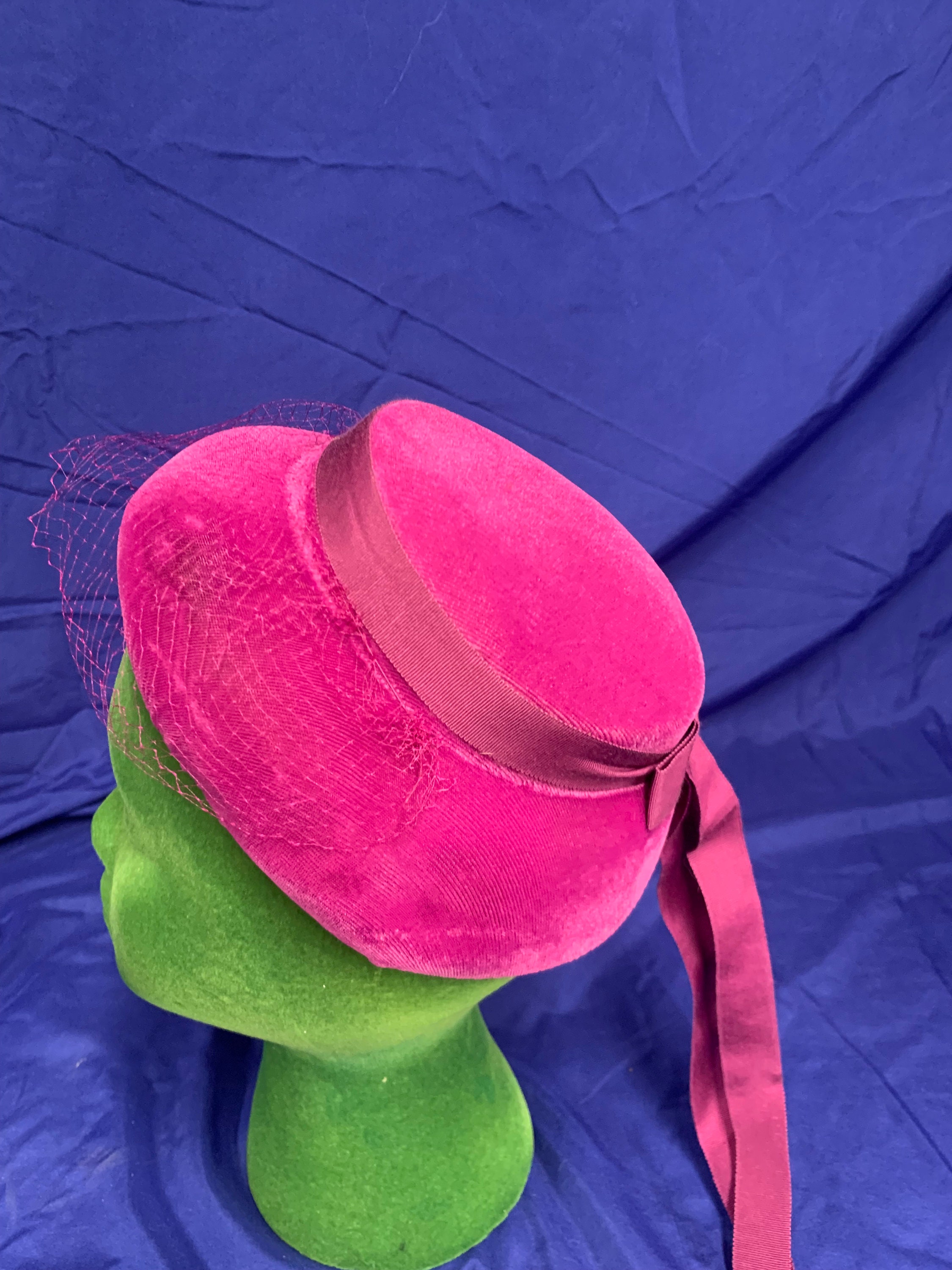 Vintage Fuchsia Velvet Hat: 1960s Ribbon Adornment - Etsy display picture 3