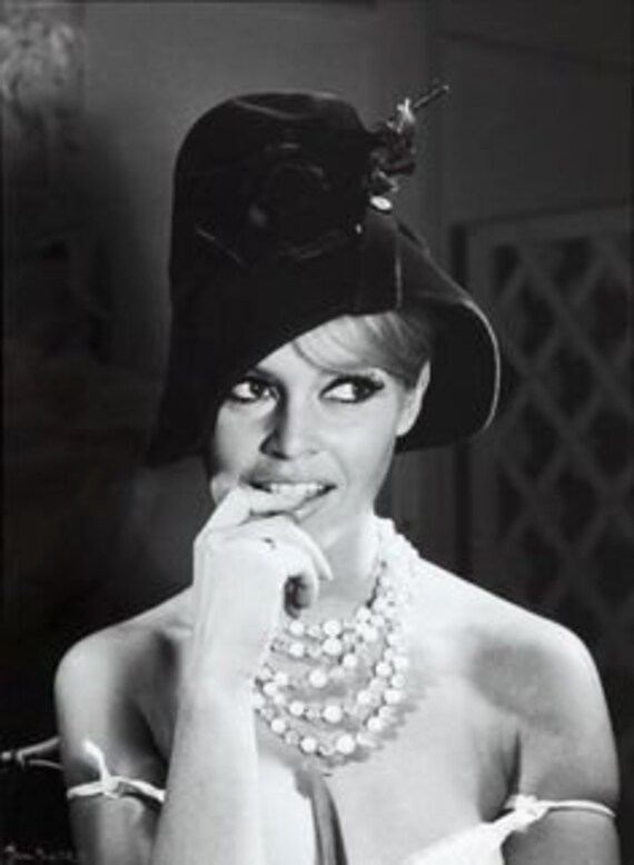 Sale! 10 Dollars off! 1960's Black Velvet Hat by … - image 8