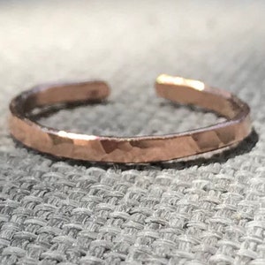 Rose gold toe ring • Hammered rose gold toe ring • Adjustable toe ring • Minimalist toe ring • Midi ring • Pinkie ring