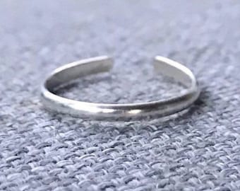 Toe ring, sterling silver toe ring, band toe ring, beach jewelry, dainty toe ring, polished toe ring, midi ring, pinkie ring