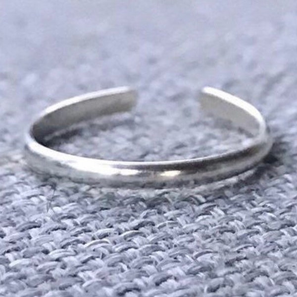 Toe ring, sterling silver toe ring, band toe ring, beach jewelry, dainty toe ring, polished toe ring, midi ring, pinkie ring