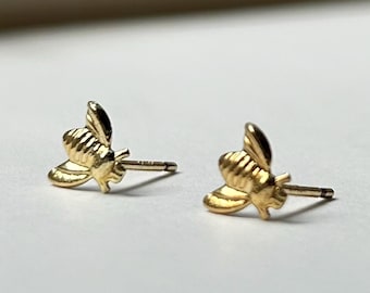 Gold earrings, gold studs, bee earrings, small earrings, gold jewelry, cartilage earring