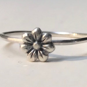 Daisy ring, flower ring, sterling silver ring, stacking ring, stackable ring, dainty silver ring image 1