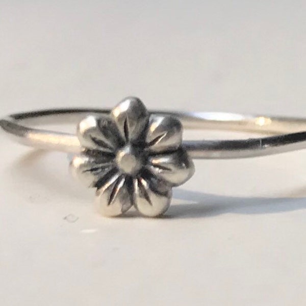 Daisy ring, flower ring, sterling silver ring, stacking ring, stackable ring, dainty silver ring