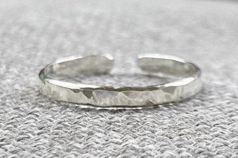 Toe ring, sterling silver toe ring, hammered toe ring, adjustable toe ring, midi ring, pinkie ring