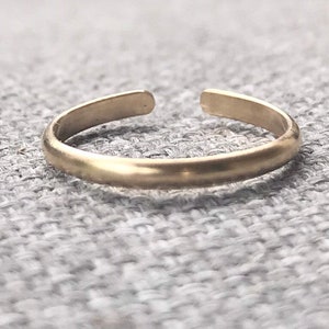Gold toe ring Toe ring Minimalist jewelry Polished gold toe ring Adjustable gold toe ring midi ring image 3