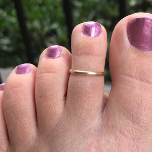 Gold toe ring Toe ring Minimalist jewelry Polished gold toe ring Adjustable gold toe ring midi ring image 2