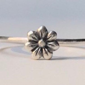 Daisy ring, flower ring, sterling silver ring, stacking ring, stackable ring, dainty silver ring image 2