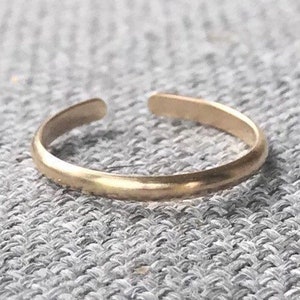 Gold toe ring Toe ring Minimalist jewelry Polished gold toe ring Adjustable gold toe ring midi ring image 1