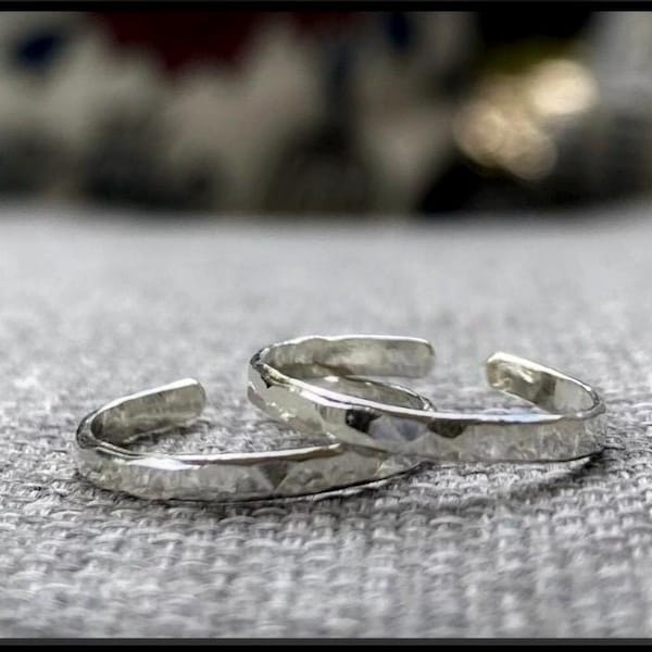 Anillo para el dedo del pie de plata esterlina martillada, joyería de playa ajustable