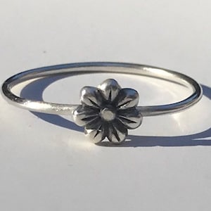 Daisy ring, flower ring, sterling silver ring, stacking ring, stackable ring, dainty silver ring image 3