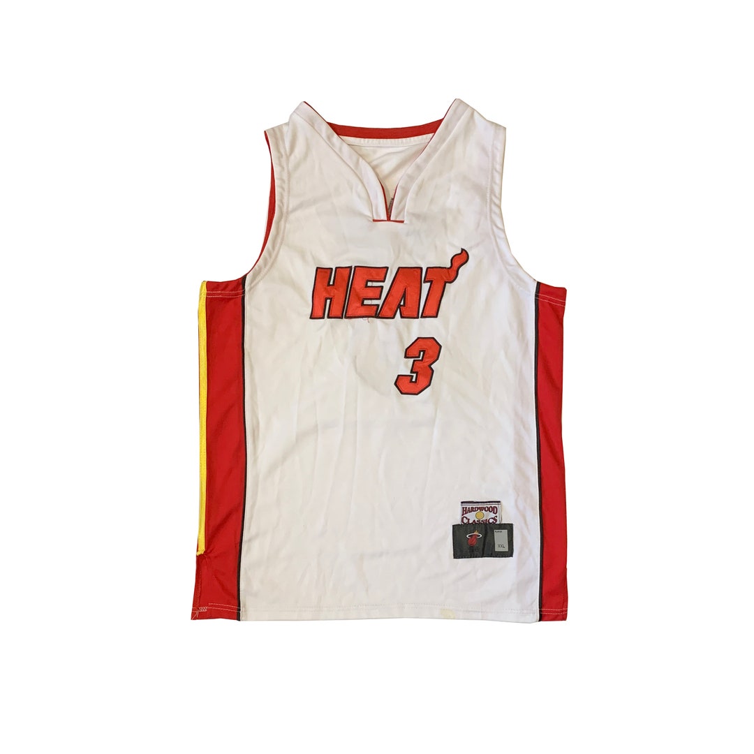 LandsbergShore Vintage Miami Heat Dwayne Wade Jersey by Hardwood Classic Retro Tank Top Basketball Shirt Authentic NBA Sportswear Oversized White & Red Tee