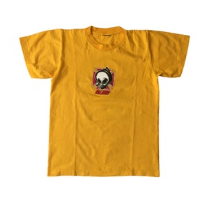 Vintage 90s Blind Skateboards T-shirt Reaper Skateboarding Brand Logo Retro Skate Street Wear Spell Out Single Stitch Yellow Tee Size Small