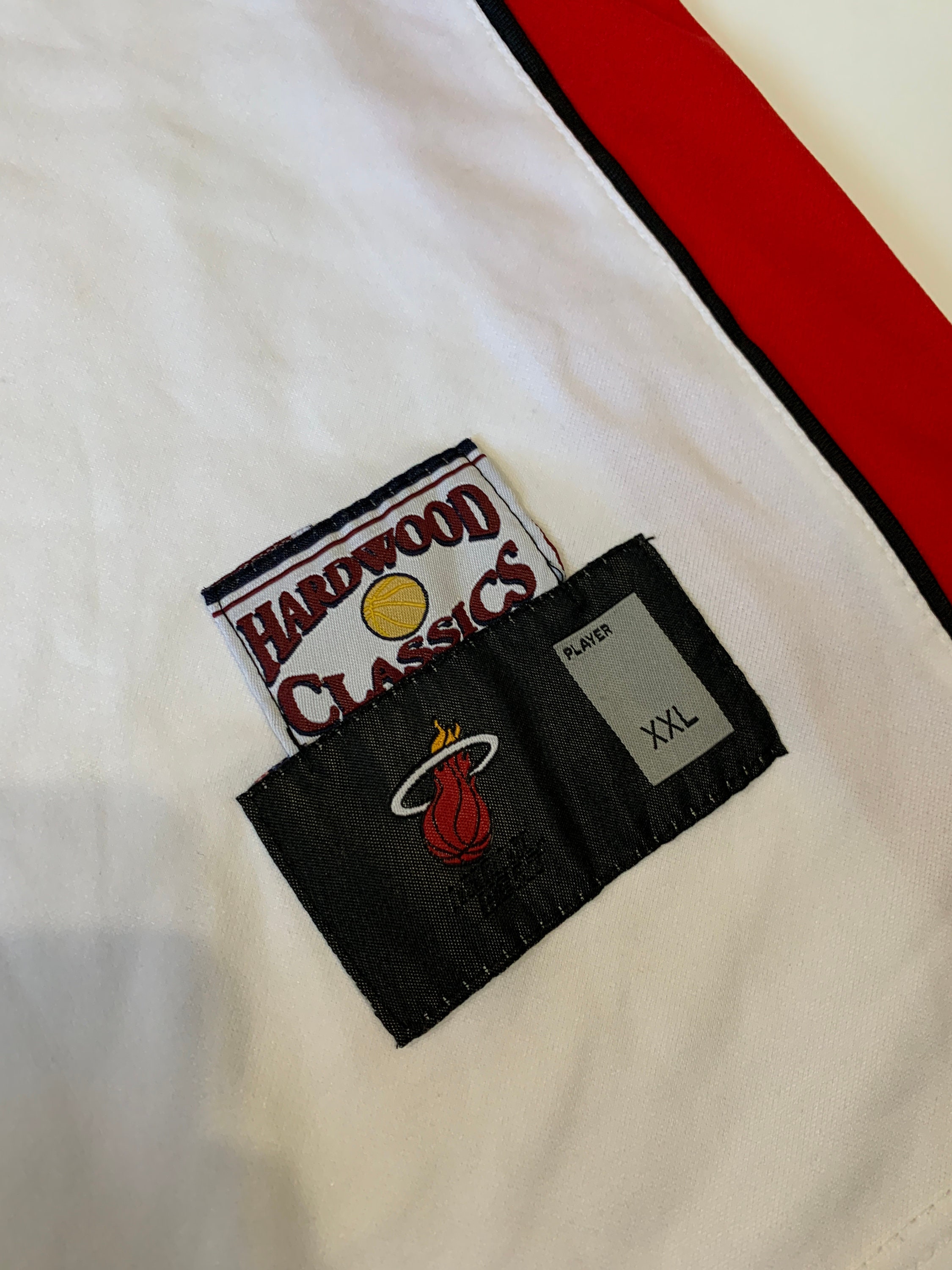 LandsbergShore Vintage Miami Heat Dwayne Wade Jersey by Hardwood Classic Retro Tank Top Basketball Shirt Authentic NBA Sportswear Oversized White & Red Tee