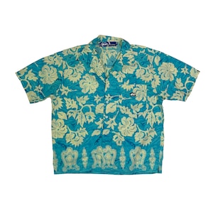Vintage Quiksilver Luau Boy Shirt Button Down Retro Hawaii Beach Surf Skateboarding Surfing Blue Tee Size Boys 15 S / M