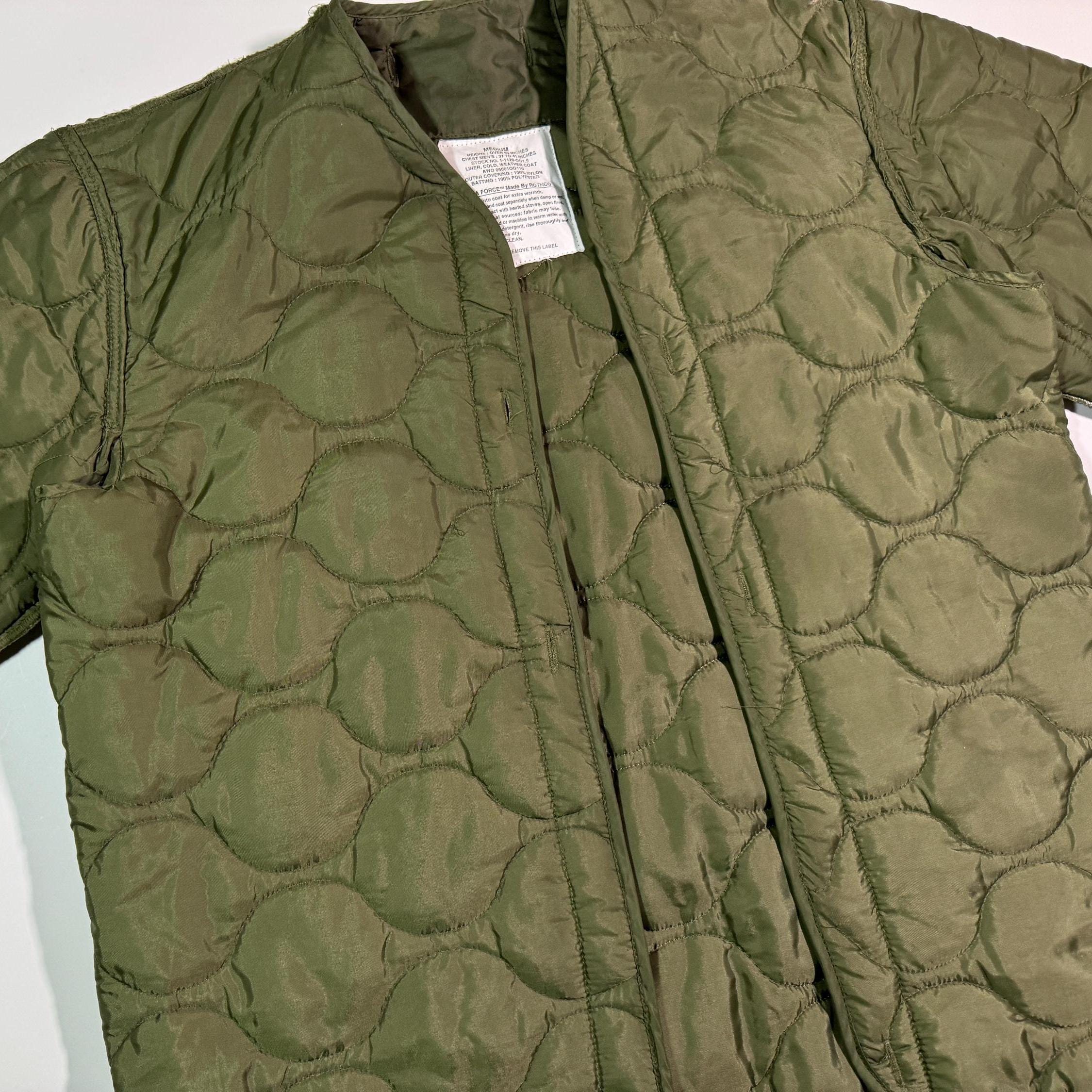 ジャケット・アウター vintage military liner jacket olive Olive Green Army Liner Quilted Coat w/ Twill Zipper