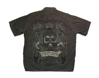 Camisa con botones vintage de Alchemy England "Gota a mi manera", estilo retro motero, gótico, con estampado gráfico grande en la espalda, bolsillo y logo, color gris carbón, talla XXL