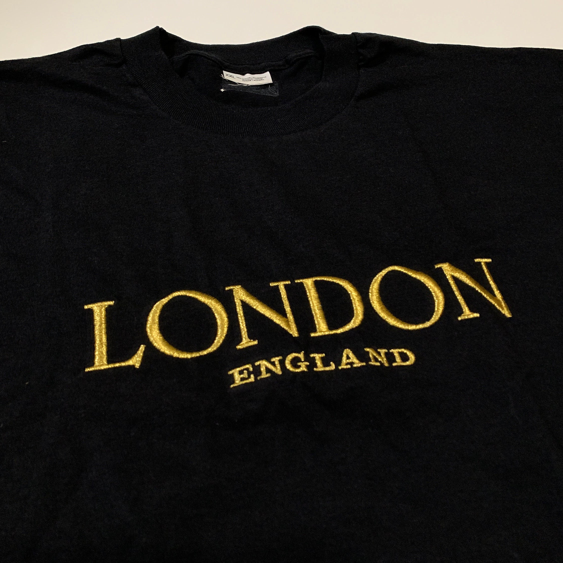 Vintage 90s London T-shirt England Retro City Souvenir Golden Thread Embroidery Logo Spell Out Single Stitch Black Tee Size XXL - Etsy Canada Vintage 90s London T-shirt England Retro City Souvenir Golden Thread Embroidery Logo Spell Out Single Stitch Black Tee Size XXL - Etsy Canada