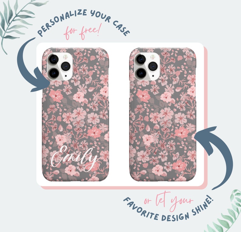 Puede incluir: Dos fundas para tel&eacute;fono con un patr&oacute;n floral. Una funda tiene el nombre "Emily" escrito en ella. El texto "&iexcl;Personaliza tu funda gratis!" est&aacute; por encima de las fundas. El texto "&iexcl;o deja que tu dise&ntilde;o favorito brille!" est&aacute; por debajo de las fundas.