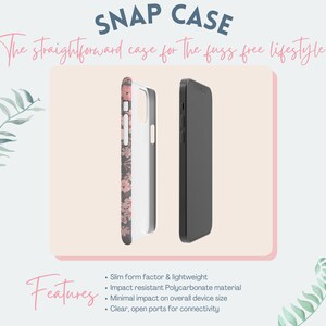 Puede incluir: Una funda de tel&eacute;fono negra con un dise&ntilde;o floral. La funda est&aacute; hecha de policarbonato resistente a los impactos y tiene un factor de forma delgado. Cuenta con puertos claros y abiertos para la conectividad.  "SNAP CASE The straightforward case for the fuss free lifestyle."