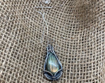 Sterling Silver Green Labradorite Pendant with Sterling Silver Box Chain Necklace
