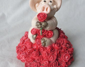 novelty pig figures called Love Collectors club 1999 Piggins
