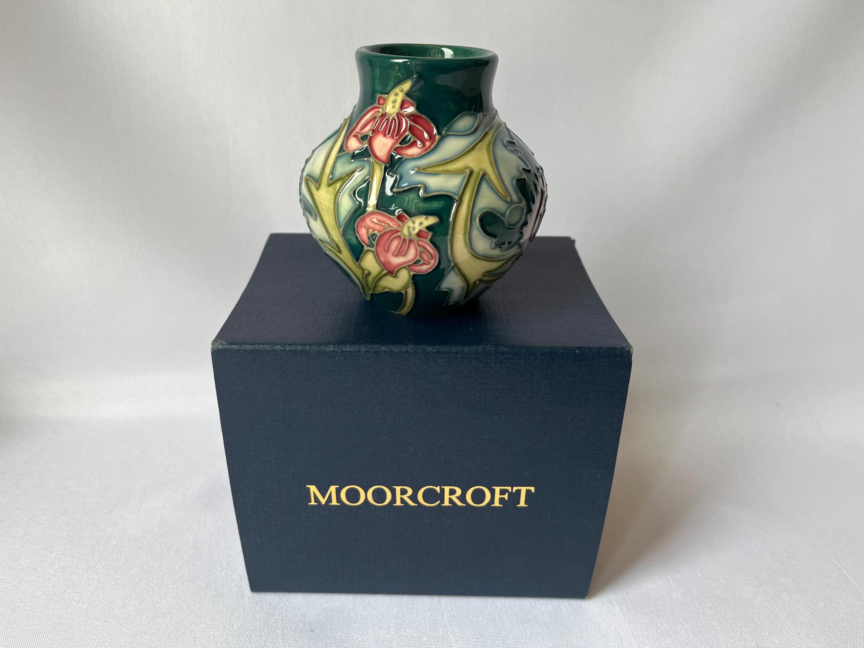 英国ムーアクロフトビンテージ花柄 陶器製 花瓶 英国ムーアクロフトビンテージ花柄 陶器製 花瓶