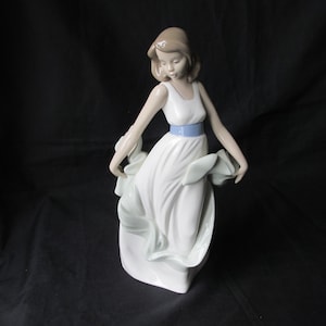 Nao , By Lladro ,Porcelain Figure , Called Walking On Air, 1343 , Perfect condition, Large Tall 10.5 inch high