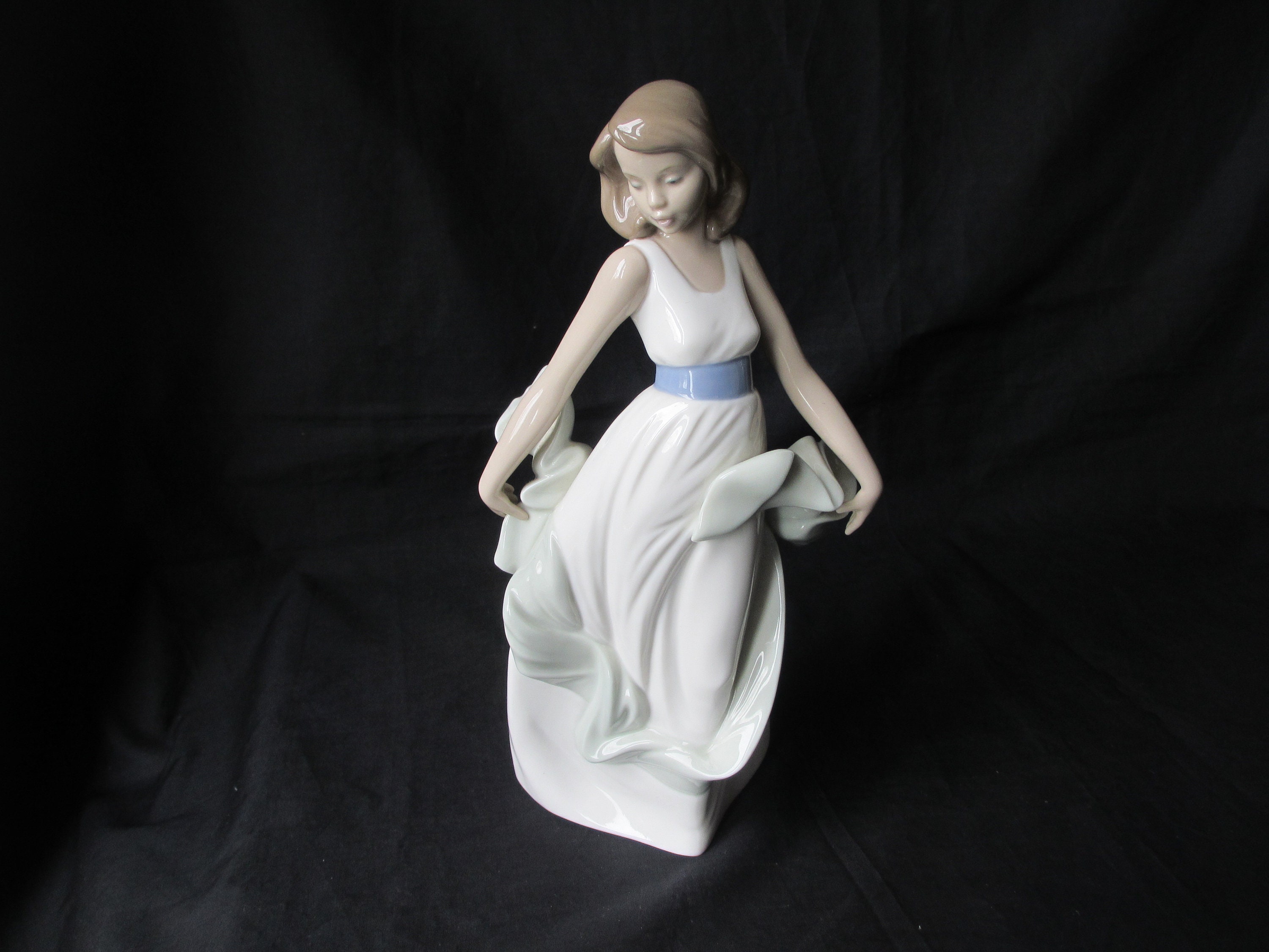 Lladro Nao Porcelain Figurine, Lady in Flowing Dress, 10.5 Inch - Etsy