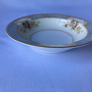 Zabytkowa miska do zupy Noritake Blue Dawn z rantem, porcelana z kwiatowym wzorem, okupowana Japonia