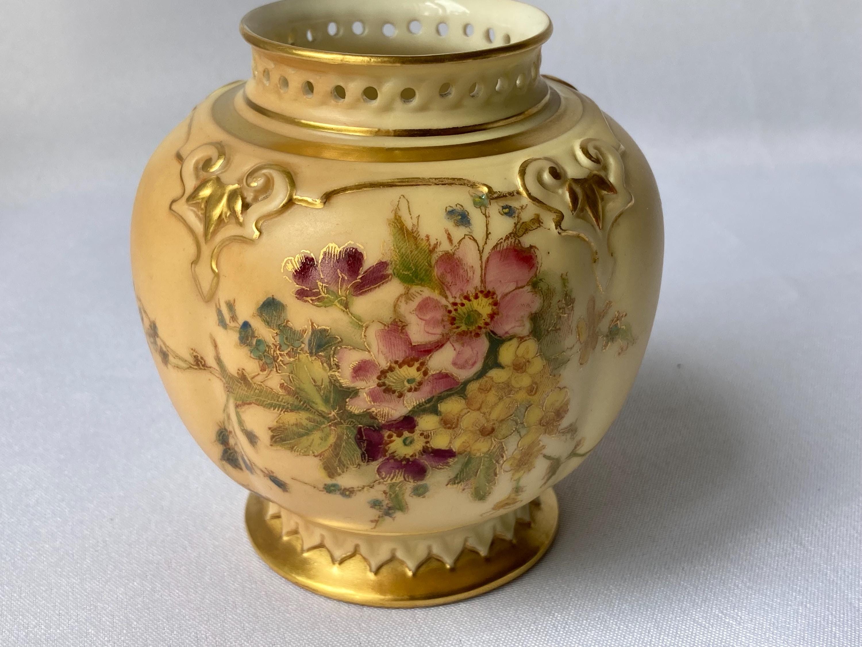 Royal worcester hand painted vases - Etsy 日本 Royal worcester hand painted vases - Etsy 日本