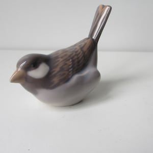 Royal Copenhagen , Sparrow Bird , parfait état de propreté , plus Divers oiseaux répertoriés.