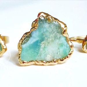 A large raw Peruvian Opal ring set in 18k Gold