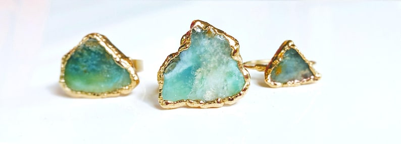A large raw Peruvian Opal ring set in 18k Gold