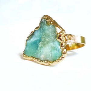A large raw Peruvian Opal ring set in 18k Gold