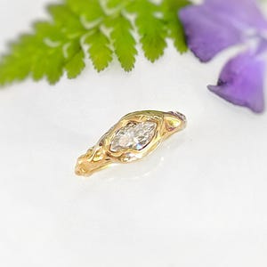 Bague moissanite en or massif, bague de fiançailles diamant, bague diamant unique, bague de fiançailles rustique, bijoux moissanite, bague en or fondu