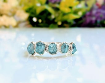 Raw Aquamarine ring, March birthstone ring, Raw gemstone ring, Engagement ring Silver Multi-stone ring Blue crystal ring, Birthstone jewelry