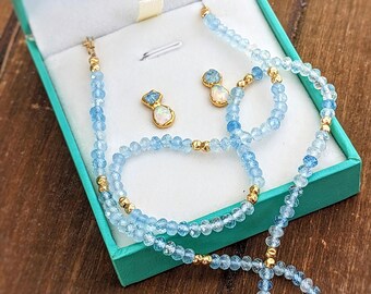 Brautschmuckset mit Aquamarin und Opal, Ohrstecker aus rohem Aquamarin und Opal, Aquamarin-Perlenkette, Opal-Ohrstecker, Geschenk für die Braut