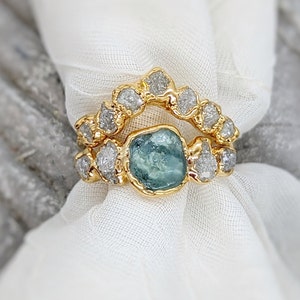 Raw Montana Sapphire and diamond engagement ring, Raw Sapphire ring, Unique diamond engagement ring, Solid Gold rough diamond Chevron ring