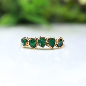 Raw Emerald Multi-stone ring, May birthstone ring, Green crystal ring, Birthstone jewelry, Raw Emerald Eternity ring, Emerald wedding band