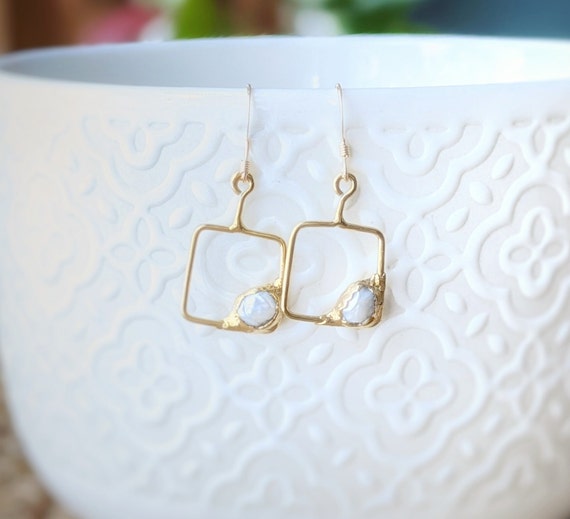 Freshwater pearl dangle earrings clearance