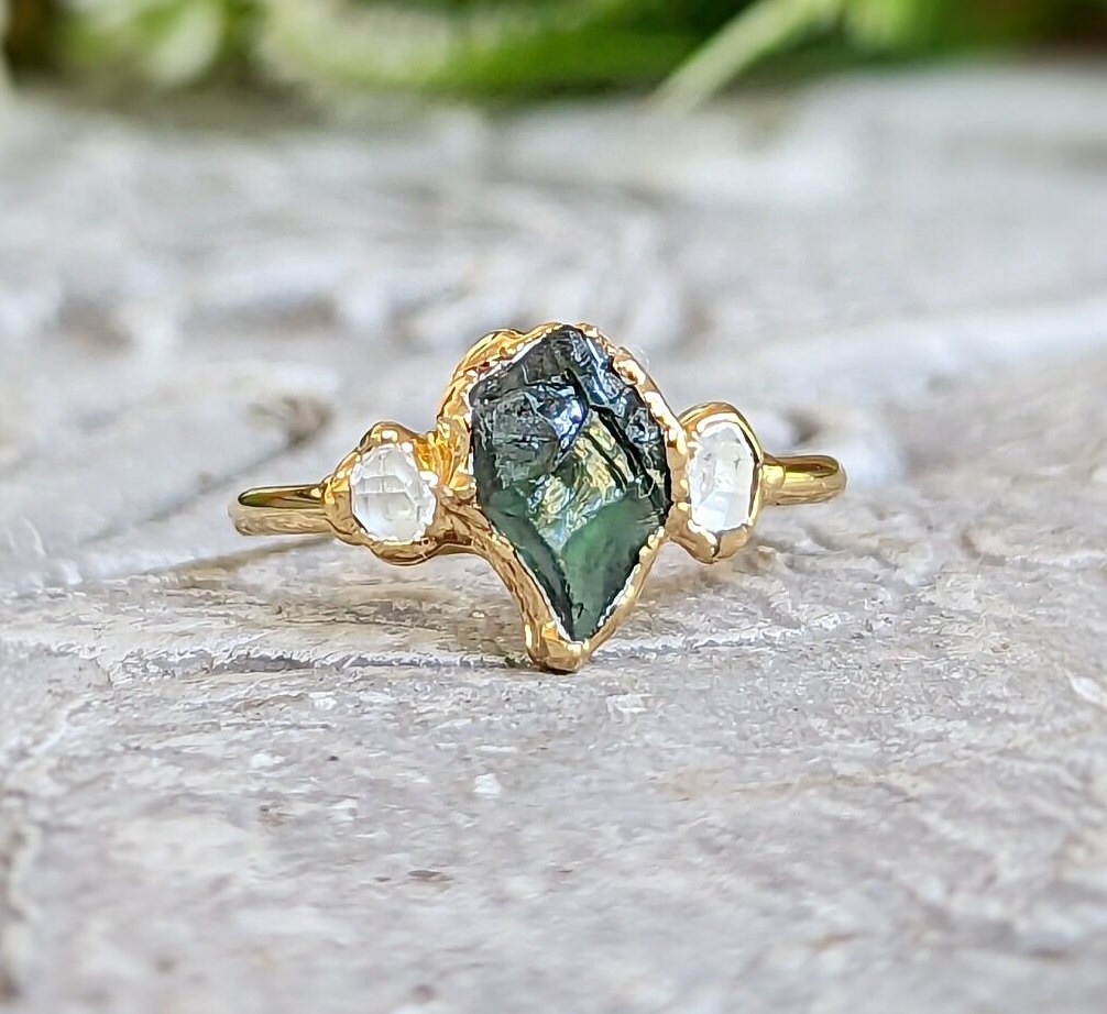 Raw sapphire engagement ring discount