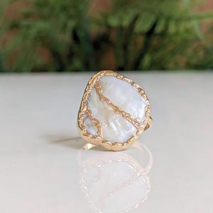 Mother of Pearl ring, Kintsugi ring, Kintsugi Jewelry, Statement ring, Gold Cocktail ring, Mother of Pearl Jewelry, Unique Xmas gift for her