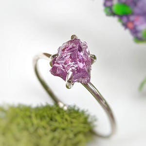 Raw Alexandrite engagement ring, Rough Alexandrite ring, Raw gemstone solitaire engagement ring, June Birthstone ring Unique engagement ring