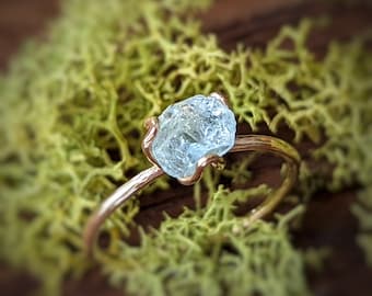 Raw Aquamarine ring, Solid 14k Gold ring, Raw crystal Flower ring, March birthstone ring, Unique engagement ring Raw stone ring gift for her