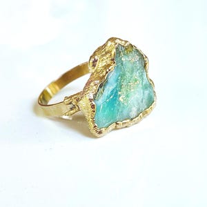 A large raw Peruvian Opal ring set in 18k Gold