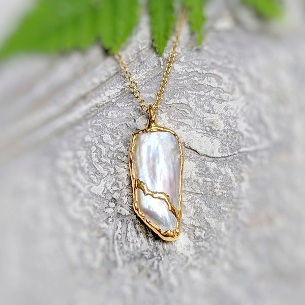 Freshwater Keshi Pearl pendant, Kintsugi necklace, Freshwater pearl necklace, Baroque Pearl pendant Kintsugi jewelry Gold Statement necklace